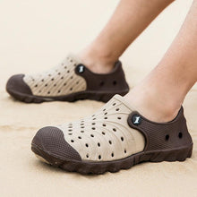 Load image into Gallery viewer, Outdoor Men Sandals Summer Hole Shoes Rubber Clogs Men Garden Shoes Black Beach Sandals Slippers Breathable Lightweight Sandals Unisex Beach Quick Drying Sandals Couple Outdoor Slippers