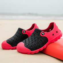 Load image into Gallery viewer, Outdoor Men Sandals Summer Hole Shoes Rubber Clogs Men Garden Shoes Black Beach Sandals Slippers Breathable Lightweight Sandals Unisex Beach Quick Drying Sandals Couple Outdoor Slippers