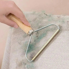 Load image into Gallery viewer, Portable Reusable Hair Remover Clothes Fuzz Double Sided Manual Lint Remover Travel Brush For Removing Hair Dust In Clothes And Furniture