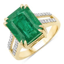 Load image into Gallery viewer, IGI Certified 8.49 Carat Genuine Zambian Emerald and White Diamond 14K Yellow Gold Ring