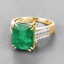 Load image into Gallery viewer, IGI Certified 8.49 Carat Genuine Zambian Emerald and White Diamond 14K Yellow Gold Ring