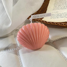 Load image into Gallery viewer, Shell candle Soy Wax Scented Candle Seashell Scented Candles Aesthetic Trendy Candles Hand Poured Soy Wax Candle Handmade Shell Shape Candle Seashell Candle For Room Decor