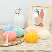 Load image into Gallery viewer, Shell candle Soy Wax Scented Candle Seashell Scented Candles Aesthetic Trendy Candles Hand Poured Soy Wax Candle Handmade Shell Shape Candle Seashell Candle For Room Decor