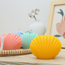 Load image into Gallery viewer, Shell candle Soy Wax Scented Candle Seashell Scented Candles Aesthetic Trendy Candles Hand Poured Soy Wax Candle Handmade Shell Shape Candle Seashell Candle For Room Decor