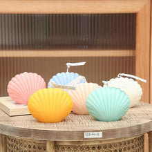Load image into Gallery viewer, Shell candle Soy Wax Scented Candle Seashell Scented Candles Aesthetic Trendy Candles Hand Poured Soy Wax Candle Handmade Shell Shape Candle Seashell Candle For Room Decor