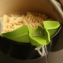 Load image into Gallery viewer, Snap'N Strain Kitchen Strainer