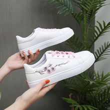 Load image into Gallery viewer, Spring Fashion Breathble Women Sneakers Leather Platform Shoes Women Lace Up Casual Shoes White Fashion Sneakers White PU Leather Platform Sneaker For Women Lace Up Walking Sneakers
