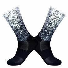 Load image into Gallery viewer, Stylish Summer Breathable Cycling Socks For Men Anti Slip Seamless Sports Cycling Socks For Men Modern Design Running Sports Socks