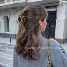 Load image into Gallery viewer, Sweet Mini Acetate Hair Clip for Women Girls Hair Claw Chic Barrettes Crab Hairpins Styling Claw Clips Fashion Hair Gorgeous Hair Accessories For Women