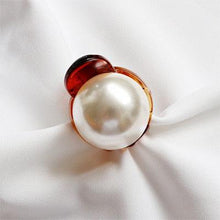 Load image into Gallery viewer, Sweet Mini Round Pearl Hair Clips for Women Girls Hair Claw Chic Barrettes Claw Crab Hairpins Styling Gorgeous Fashion Hair Accessories For Women