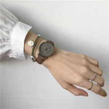 Load image into Gallery viewer, Vintage Leather Simple Women Watches Fashion Quartz Watch Wristwatches Retro Casual Watches Brown Leather Classic Analog Quartz Fashion Simple Ladies Quartz Watches