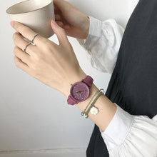 Load image into Gallery viewer, Vintage Leather Simple Women Watches Fashion Quartz Watch Wristwatches Retro Casual Watches Brown Leather Classic Analog Quartz Fashion Simple Ladies Quartz Watches