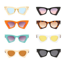 Load image into Gallery viewer, Vintage Square Cat Eye Sunglasses Women Retro Trendy Cat eye Sunglasses Classic Fashionable , Decent Personality & Wind Sunglasses In Retro Box Trending Street Style Sunglasses For Men & Women