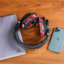 Load image into Gallery viewer, WC FreeZe - Hybrid Cooling Gel Infused Gaming Earpads