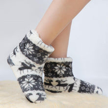 Load image into Gallery viewer, Winter Fur Slippers Women Warm House Slippers Plush Flip Flops Christmas Cotton Indoor Home Shoes Comfort Warm Fluffy Faux Fur Slipper Boots Soft Memory Foam Ankle Booties