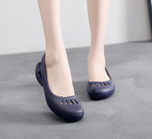 Load image into Gallery viewer, Women Clogs Modern Sandals Home Non-slip Summer Shoes Flat Slippers Plastic Waterproof Garden Shoes Classic Clog Casual Slip On Water Shoe Sandal Indoor Outdoor Slipper