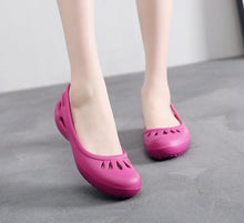 Load image into Gallery viewer, Women Clogs Modern Sandals Home Non-slip Summer Shoes Flat Slippers Plastic Waterproof Garden Shoes Classic Clog Casual Slip On Water Shoe Sandal Indoor Outdoor Slipper