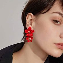 Load image into Gallery viewer, Women's Boho Flower Shaped Daisy Stud Earrings