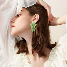 Load image into Gallery viewer, Women's Boho Flower Shaped Daisy Stud Earrings