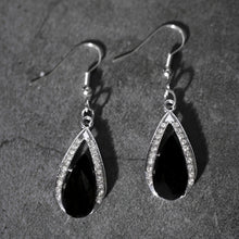 Load image into Gallery viewer, A Stylish And Exquisite Set of Black And Red Teardrop Glass Pendant Earrings And Necklace, Perfect for Valentine'S Day, Anniversaries, Birthdays, Parties, Weddings, And As Jewelry Gifts.
