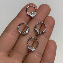 Load image into Gallery viewer, 16G 3/8 Clear Gem Star Twisted Hinged Segment Ring
