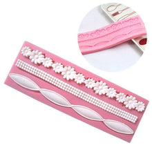 Load image into Gallery viewer, 1pcs Cake Fondant Silicone Mold Lace Flower Cake Border Sugarcraft Pastry Mold Bakeware Kitchen Baking Decorating Tool Silicone Fondant Cake Decoration Mould Round Pearls Bubbles Molds Rope Bead Border Mold Chain Mold Gum Pastry Sugar Craft Chocolate Clay
