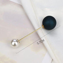 Load image into Gallery viewer, 1pcs Fashion Pearl Fixed Strap Charm Safety Pin Sweater Cardigan Clip Brooches Rhinestone Metal Jewelry Sweater Shawl Clips Faux Crystal and Pearl Pins for Fixing on Sweaters
