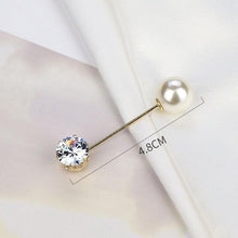 Load image into Gallery viewer, 1pcs Fashion Pearl Fixed Strap Charm Safety Pin Sweater Cardigan Clip Brooches Rhinestone Metal Jewelry Sweater Shawl Clips Faux Crystal and Pearl Pins for Fixing on Sweaters
