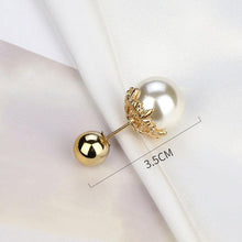 Load image into Gallery viewer, 1pcs Fashion Pearl Fixed Strap Charm Safety Pin Sweater Cardigan Clip Brooches Rhinestone Metal Jewelry Sweater Shawl Clips Faux Crystal and Pearl Pins for Fixing on Sweaters

