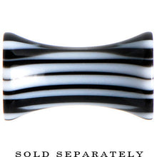 Load image into Gallery viewer, 6G Black White Zebra Striped Saddle Plug
