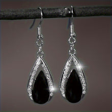 Load image into Gallery viewer, A Stylish And Exquisite Set of Black And Red Teardrop Glass Pendant Earrings And Necklace, Perfect for Valentine'S Day, Anniversaries, Birthdays, Parties, Weddings, And As Jewelry Gifts.
