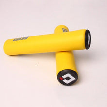 Load image into Gallery viewer, 2PCS Bicycle Grips Handlebar Grips Soft Mountain Bike Silicone Handle Bar Grip Bicycle Comfortable Non-Slip Bicycle Handle Grips Handle Bar End Grips Mountain Bike Grips
