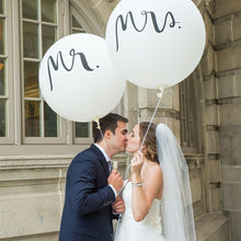 Load image into Gallery viewer, 2pcs/lot Good Quality 36inch Round White and black Print Mr&amp;Mrs Latex Balloons For Happy Wedding And  Valentine's Day
