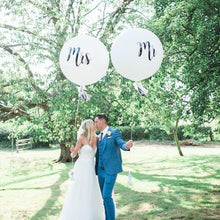 Load image into Gallery viewer, 2pcs/lot Good Quality 36inch Round White and black Print Mr&amp;Mrs Latex Balloons For Happy Wedding And  Valentine's Day
