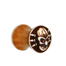 Load image into Gallery viewer, 2G Brown White Resin Skull Saddle Plug

