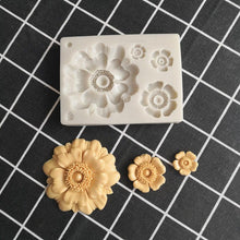 Load image into Gallery viewer, 3D Flower Shape Silicone Mold Chocolate Sugar Cookies Chocolate Mould Cake Lace Decoration Clay Mold Kitchen Baking Tool Fondant Molds Mini Flower Mold Non-stick Silicone Molds For Cake Decorating
