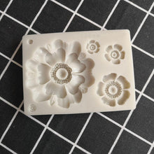 Load image into Gallery viewer, 3D Flower Shape Silicone Mold Chocolate Sugar Cookies Chocolate Mould Cake Lace Decoration Clay Mold Kitchen Baking Tool Fondant Molds Mini Flower Mold Non-stick Silicone Molds For Cake Decorating
