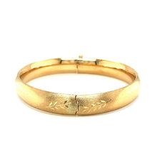 Load image into Gallery viewer, Classic Floral Carved Bangle in 14k Yellow Gold (10.0mm)
