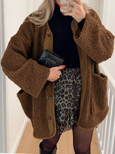 Load image into Gallery viewer, Modern Cozy Women Luxuriously Cozy Contrast Button Up Sherpa Jacket with Pockets For Fall &amp; Winter
