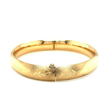 Load image into Gallery viewer, Classic Floral Carved Bangle in 14k Yellow Gold (10.0mm)
