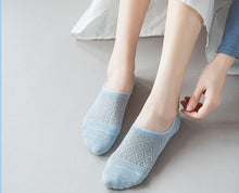 Load image into Gallery viewer, 5 Pairs Female Silicone non-slip invisible Socks Summer Solid Color Mesh Ankle Boat Socks Female Cotton Slipper No show Socks For Women
