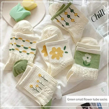 Load image into Gallery viewer, 5-Pairs: Stylish Retro Floral Socks
