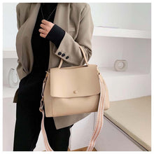 Load image into Gallery viewer, Casual Simple Leather Crossbody Bag For Women And Girls Designer Shoulder Messenger Travel Bag For Ladies
