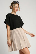Load image into Gallery viewer, Black Full Size Round Neck Dress with Side Pockets Plus Size Casual Women Outdoor Dress
