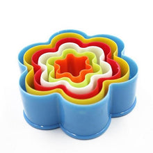 Load image into Gallery viewer, 5Pcs/set Silicone Heart Star Xmas Tree Shape Cookies Cutter Molds Biscuit Plunger Forms For Baking Mousse Cake Decor Tools Cookie Cutter Set Biscuit Cutter Set Multi-size Sandwich Fondant Cake Cutter
