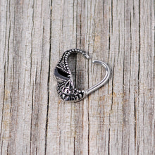 Load image into Gallery viewer, 16G 3/8 Skull Halloween Right Heart Closure Ring
