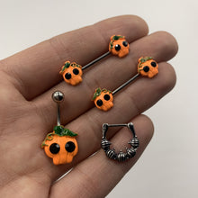 Load image into Gallery viewer, 16G 5/16 Pumpkin Patch Halloween Septum Clicker
