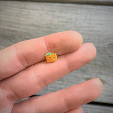 Load image into Gallery viewer, 16G 5/16 Gold Tone Pumpkin Halloween Labret Monore Tragus
