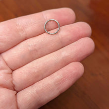Load image into Gallery viewer, 18G 9mm Grade 23 Titanium Bendable Hoop Ring
