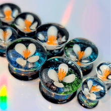 Load image into Gallery viewer, Double Flare Serene Floating Flower Glass Saddle Plug
